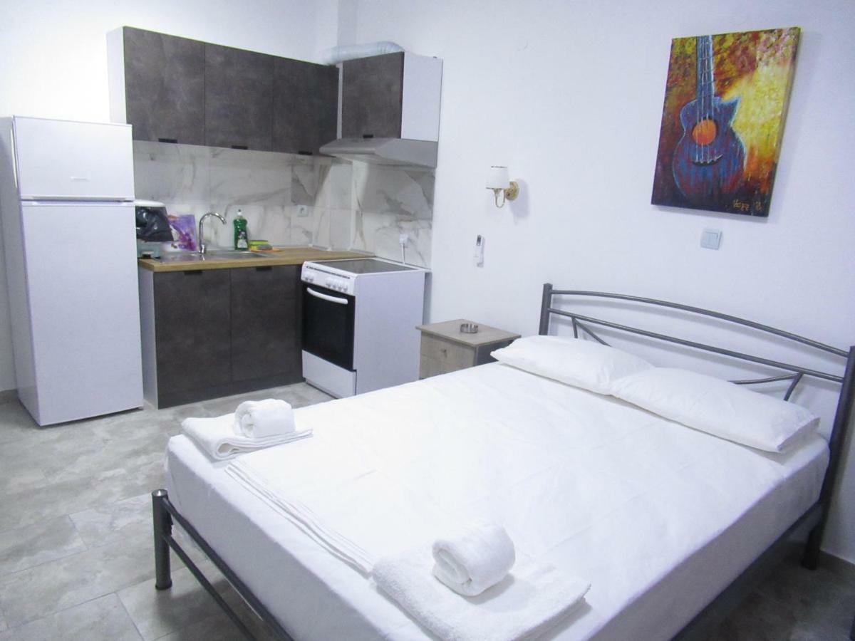 Artistic Rent Rooms & Apartments Nea Kallikrateia Exteriör bild